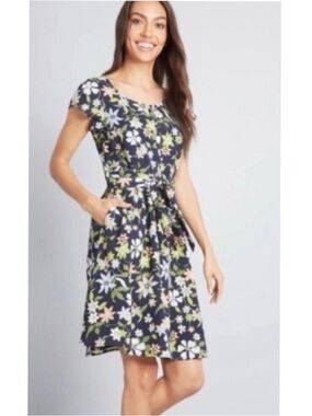 NWT MODCLOTH |‎ Befits Your Brilliance Dress Navy Floral Print Sz. Medium